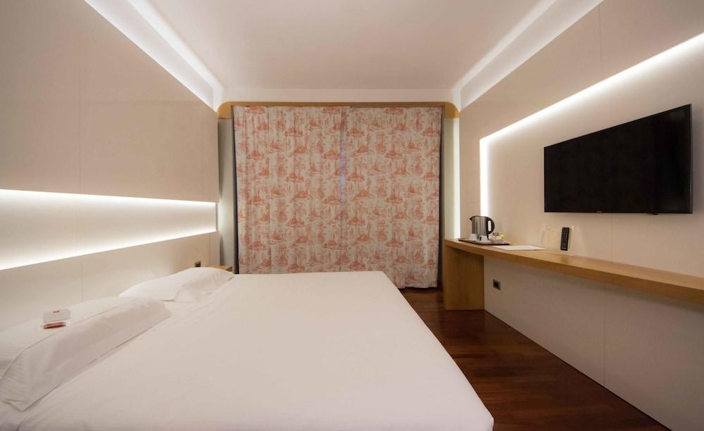 Della Rotonda 4*